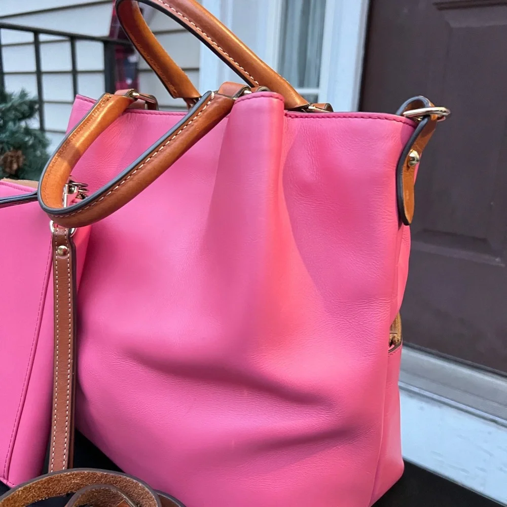 DOONEY AND BOURKE SET OF DAWSON PINK PURSE AND WRISTLET - Picture 13 of 15